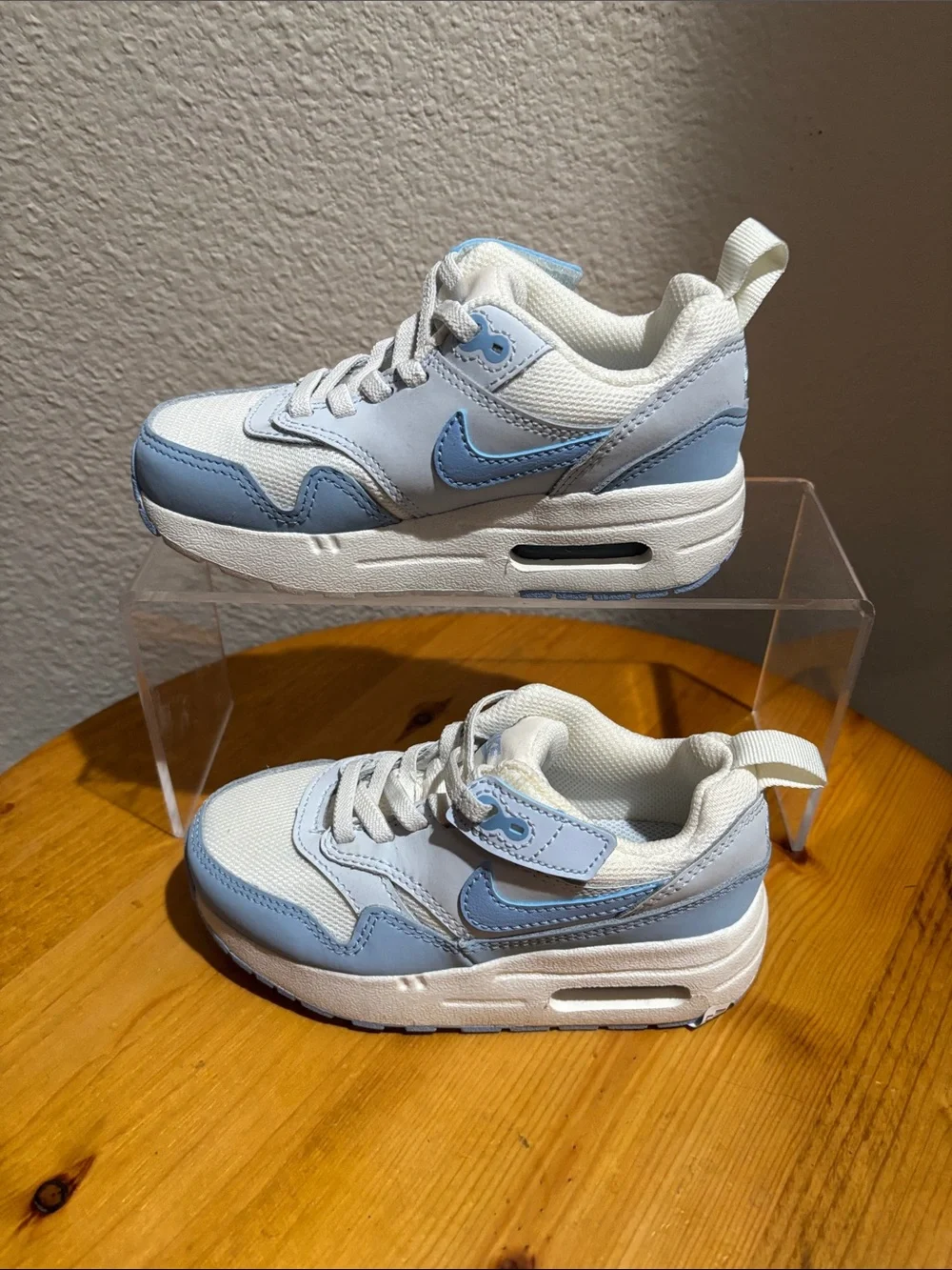 Nike Kids Light Blue and White Sneakers 9C
